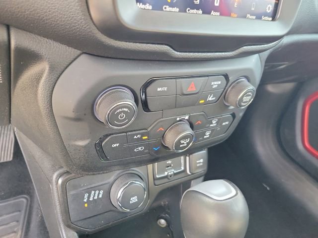 Used 2022 Jeep Renegade Latitude w/ Convenience Group AWD/4WD image 23