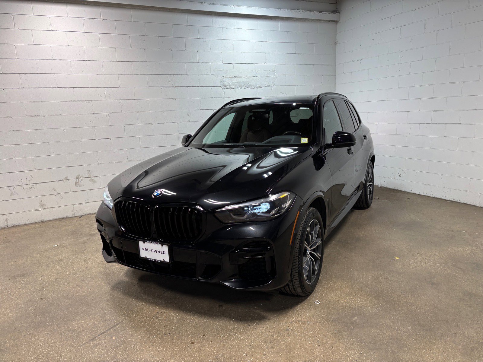 Used 2023 BMW X5 xDrive40i w/ M Sport Package AWD/4WD image 2