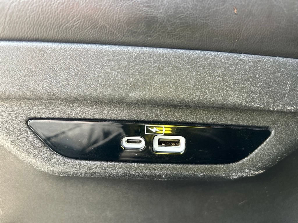 Used 2023 Chrysler Pacifica Touring-L FWD image 25