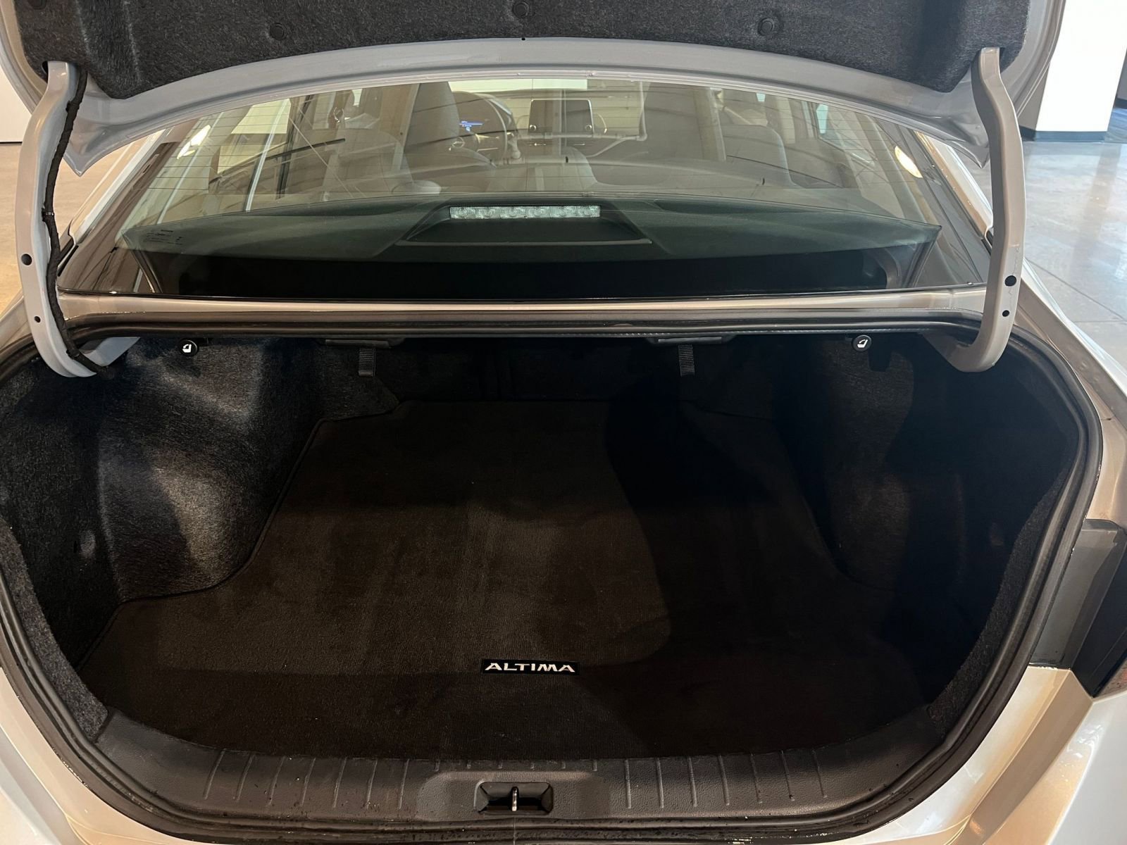 Used 2025 Nissan Altima 2.5 SV image 31