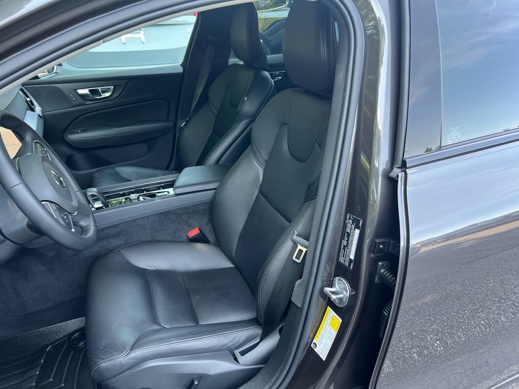 Certified 2025 Volvo S60 B5 Core AWD/4WD image 11