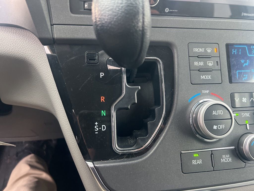 Used 2019 Toyota Sienna LE image 50