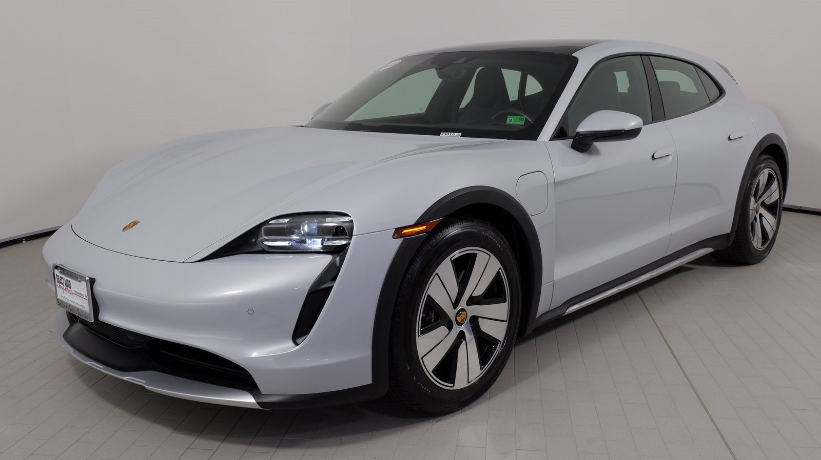 Used 2023 Porsche Taycan 4 Cross Turismo image 3