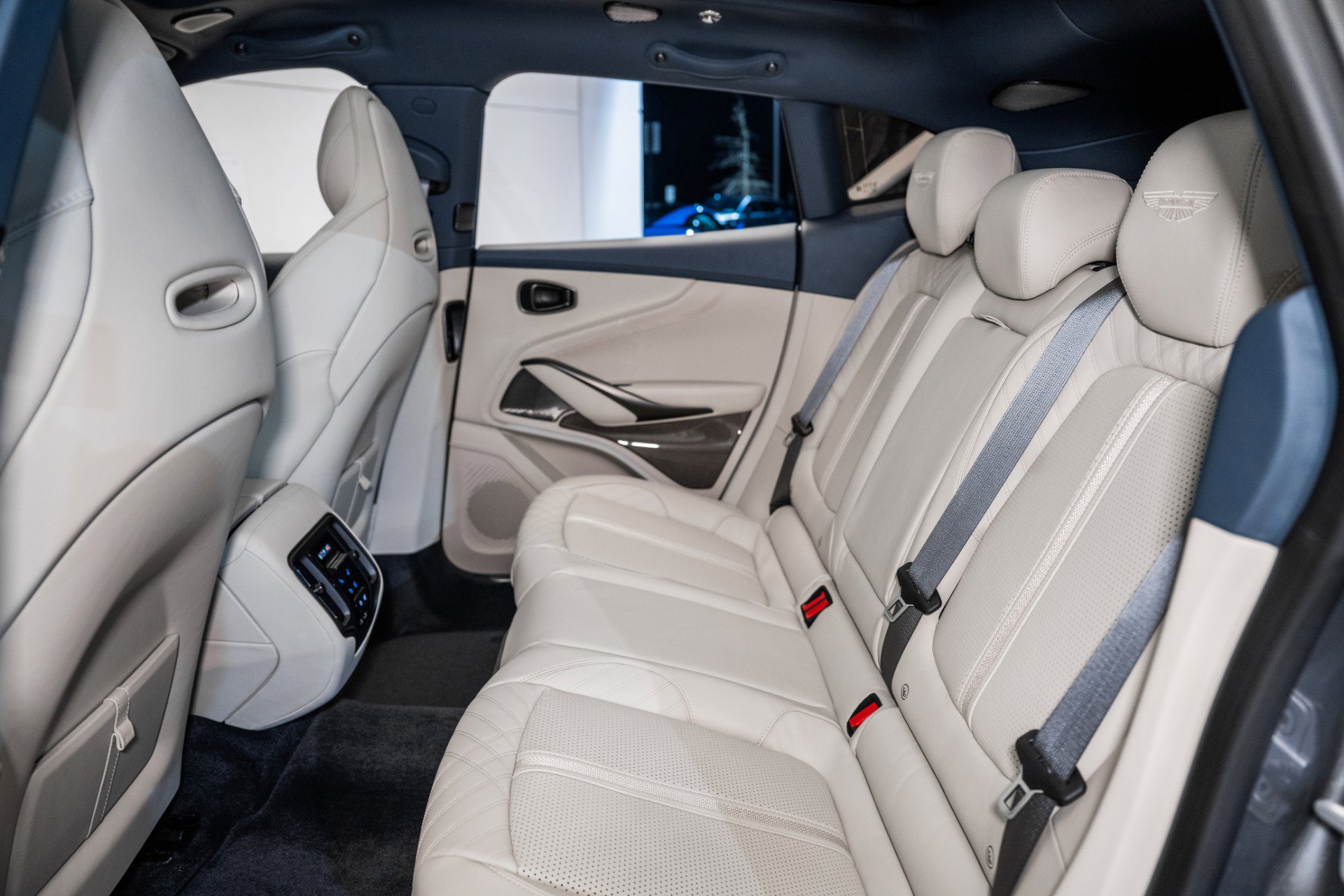 Used 2025 Aston Martin DBX 707 image 14