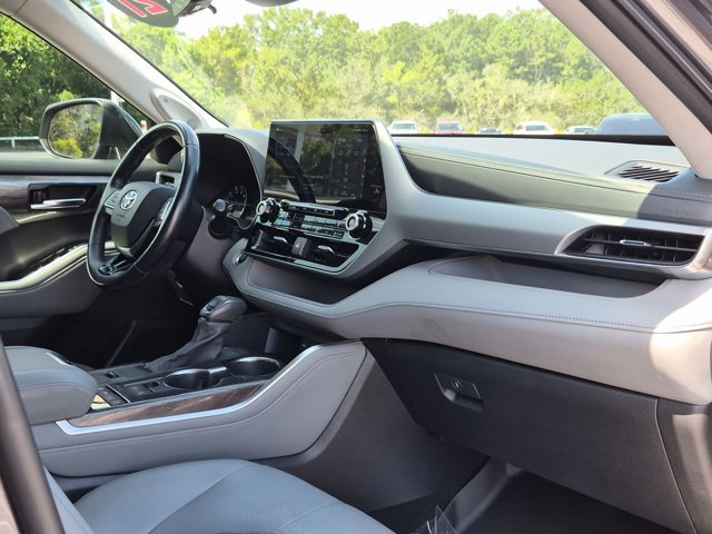 Used 2021 Toyota Highlander Platinum FWD image 26