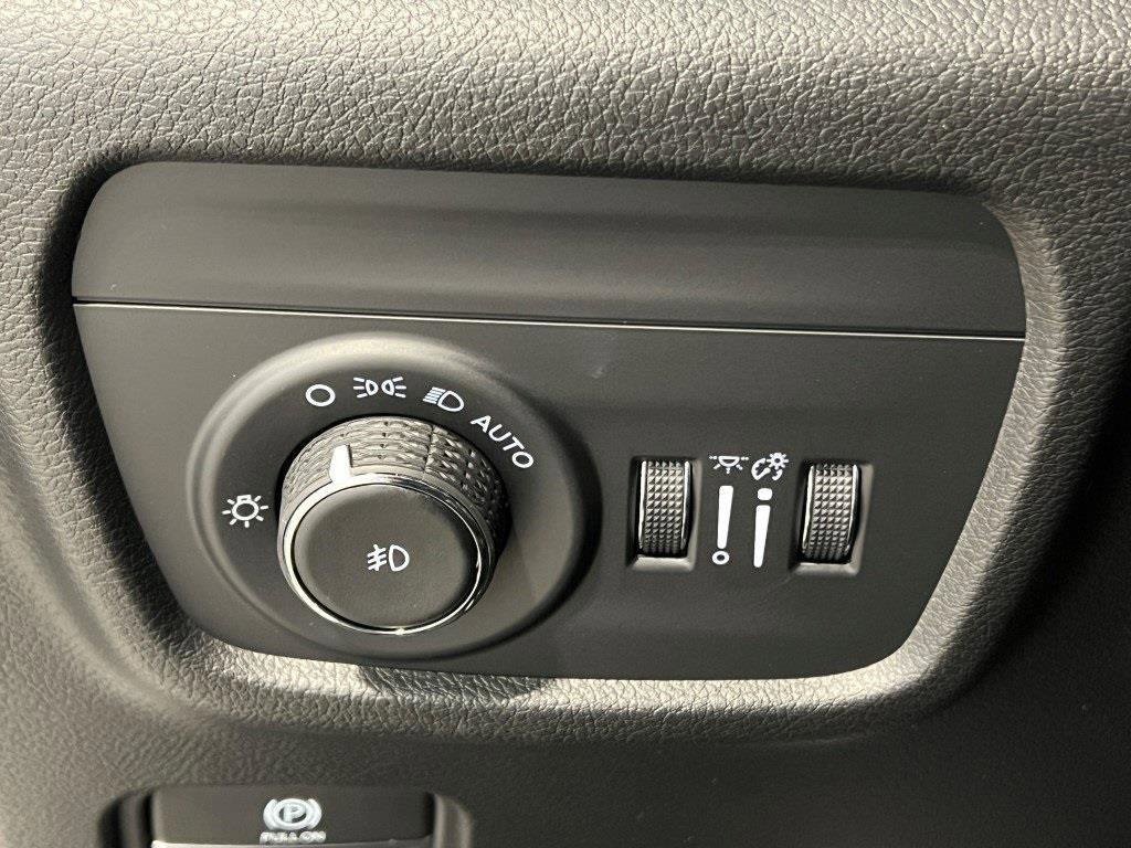 New 2025 Jeep Grand Cherokee L Limited w/ Luxury Tech Group II image 27