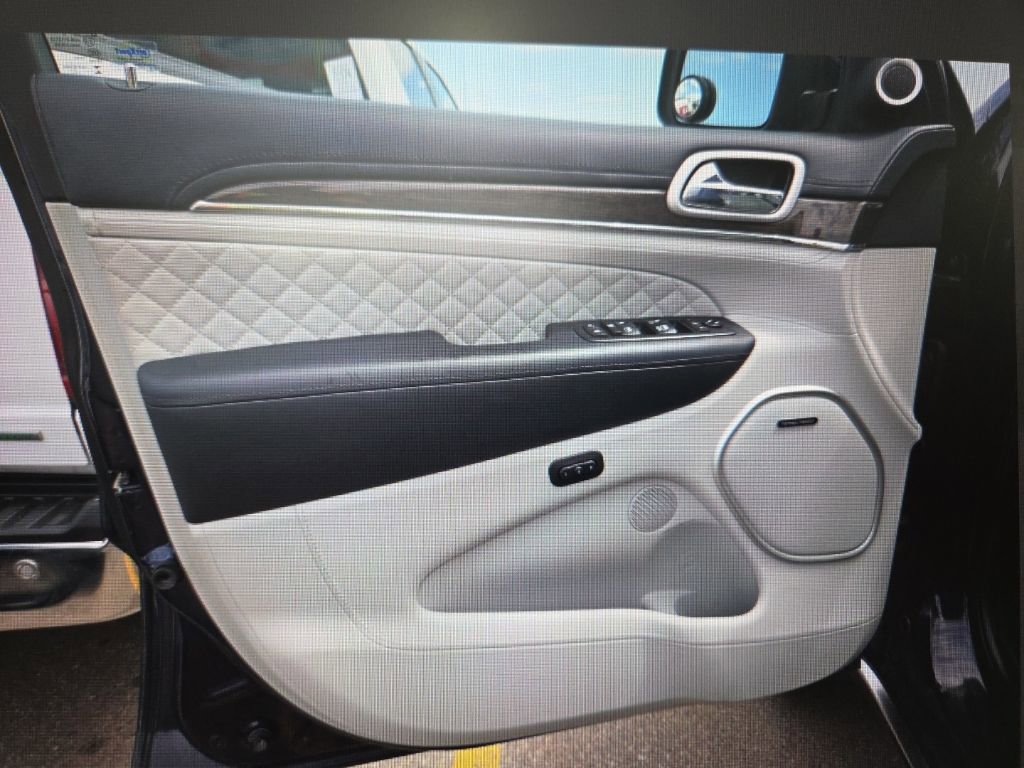 Used 2018 Jeep Grand Cherokee Summit AWD/4WD image 15