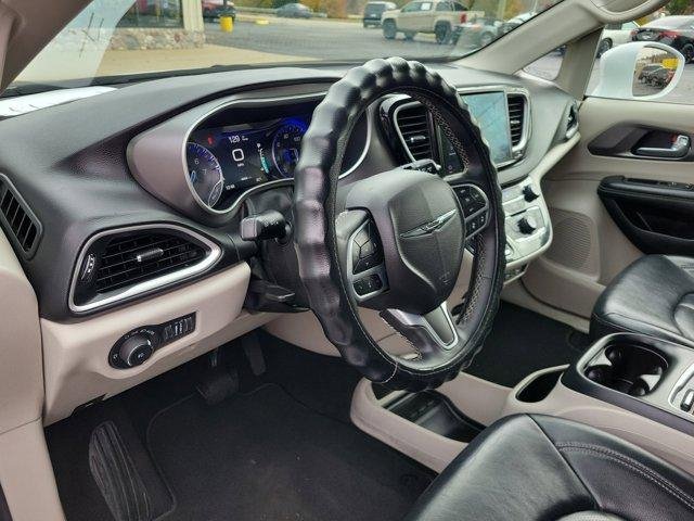 Used 2022 Chrysler Pacifica Touring-L image 21