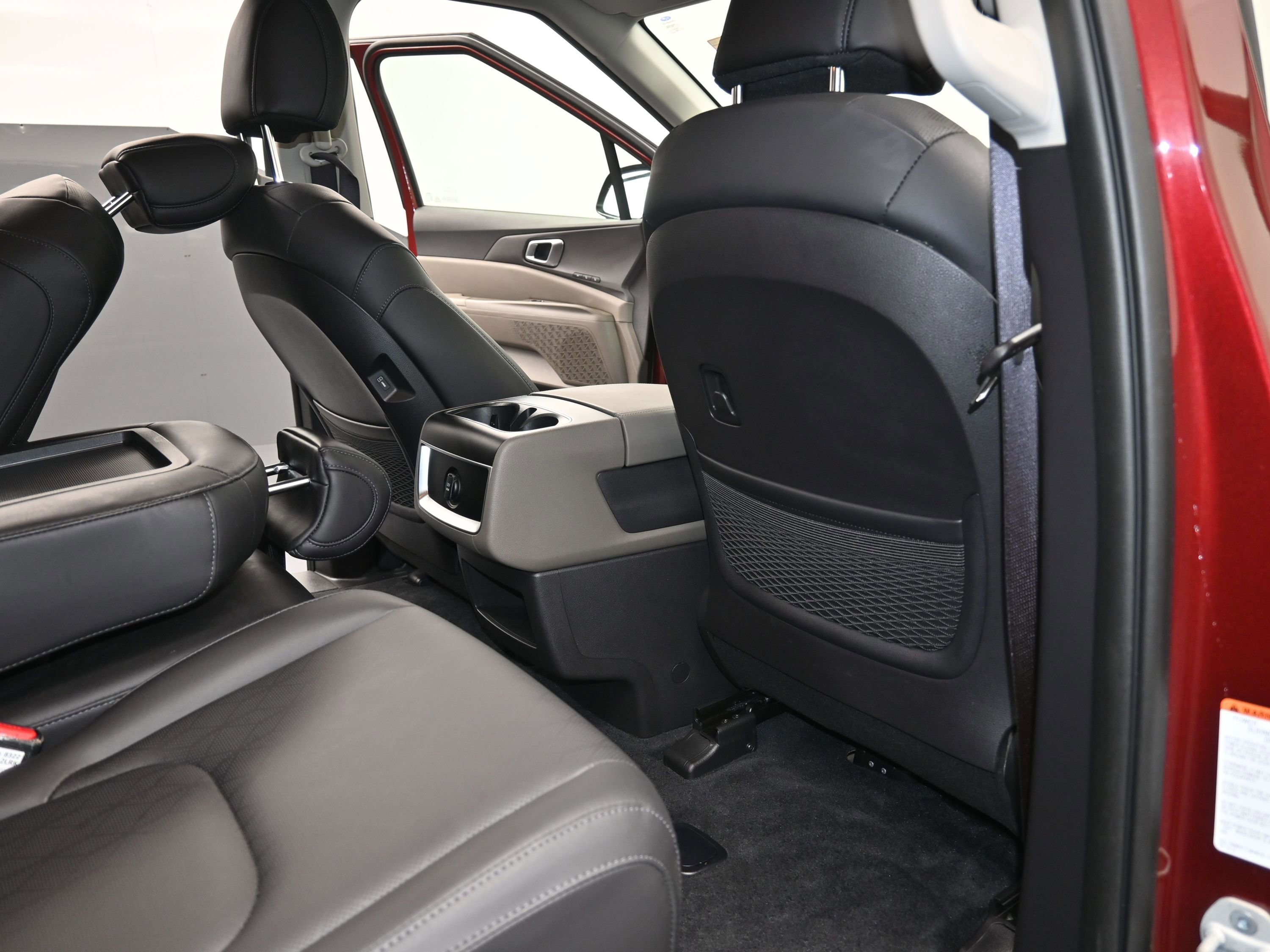 Used 2025 Kia Carnival EX image 27