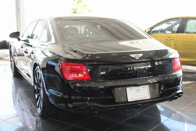 Used 2022 Bentley Flying Spur V8 image 3