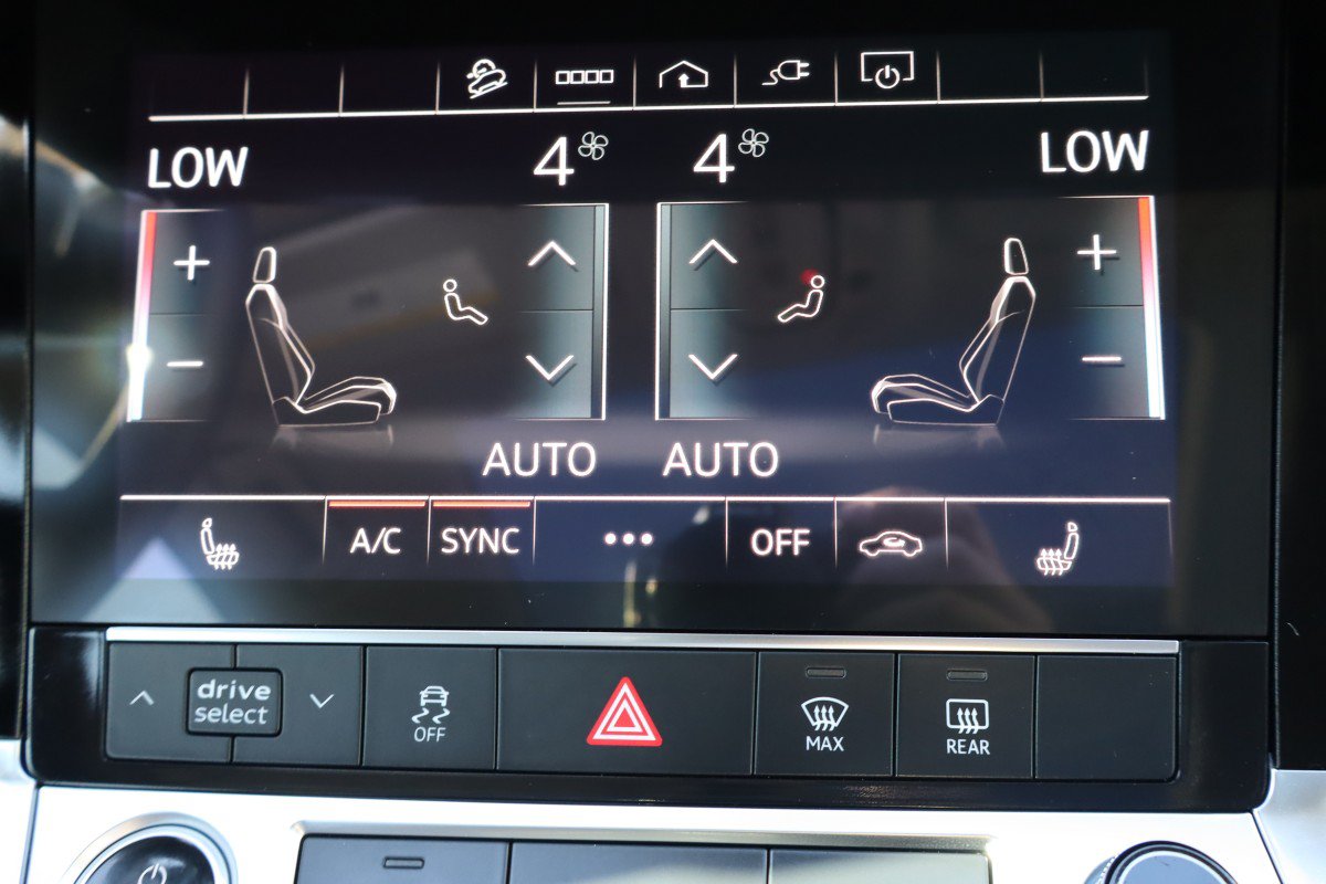 Used 2021 Audi e-tron Premium w/ Convenience Plus Package AWD/4WD image 18