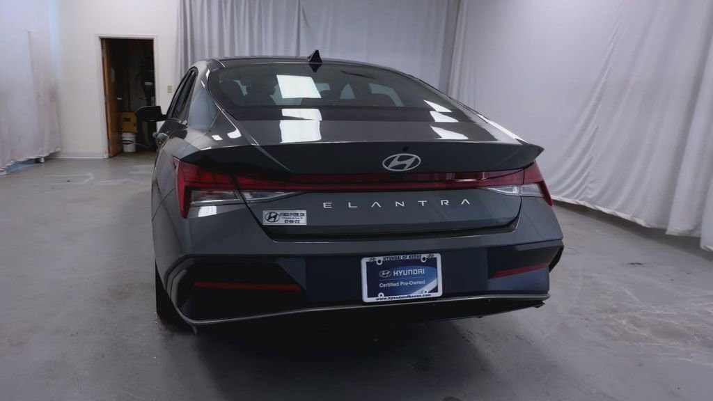 Used 2025 Hyundai Elantra SEL image 23