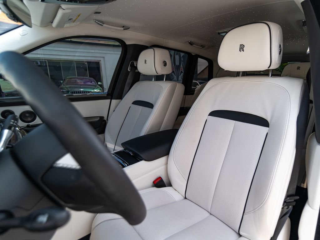 Used 2025 Rolls-Royce Cullinan Black Badge AWD/4WD image 27