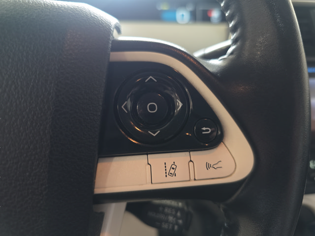 Used 2017 Toyota Prius Prime Plus FWD image 16