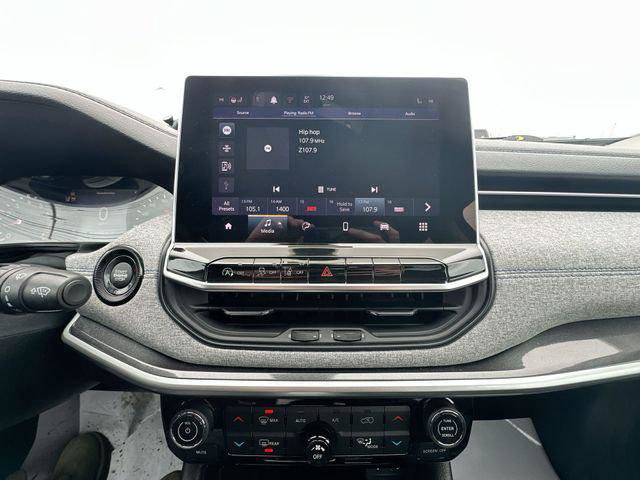 Certified 2023 Jeep Compass Latitude image 18