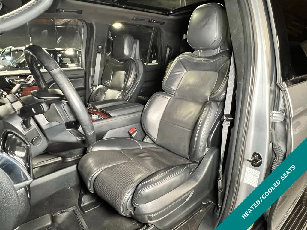 Used 2023 Lincoln Navigator Reserve AWD/4WD image 3
