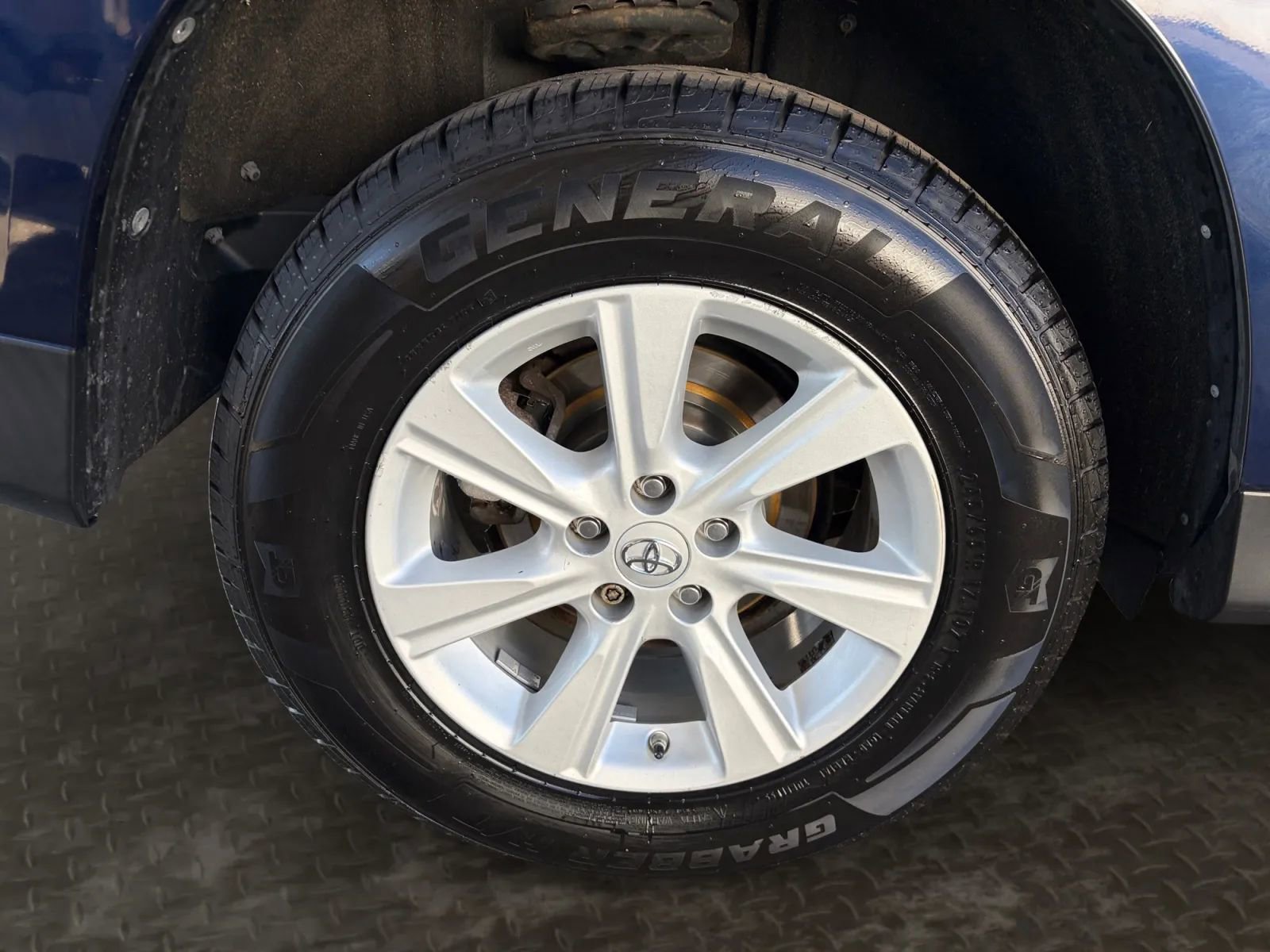 Used 2013 Toyota Highlander 4WD w/ Cold Weather Pkg image 36