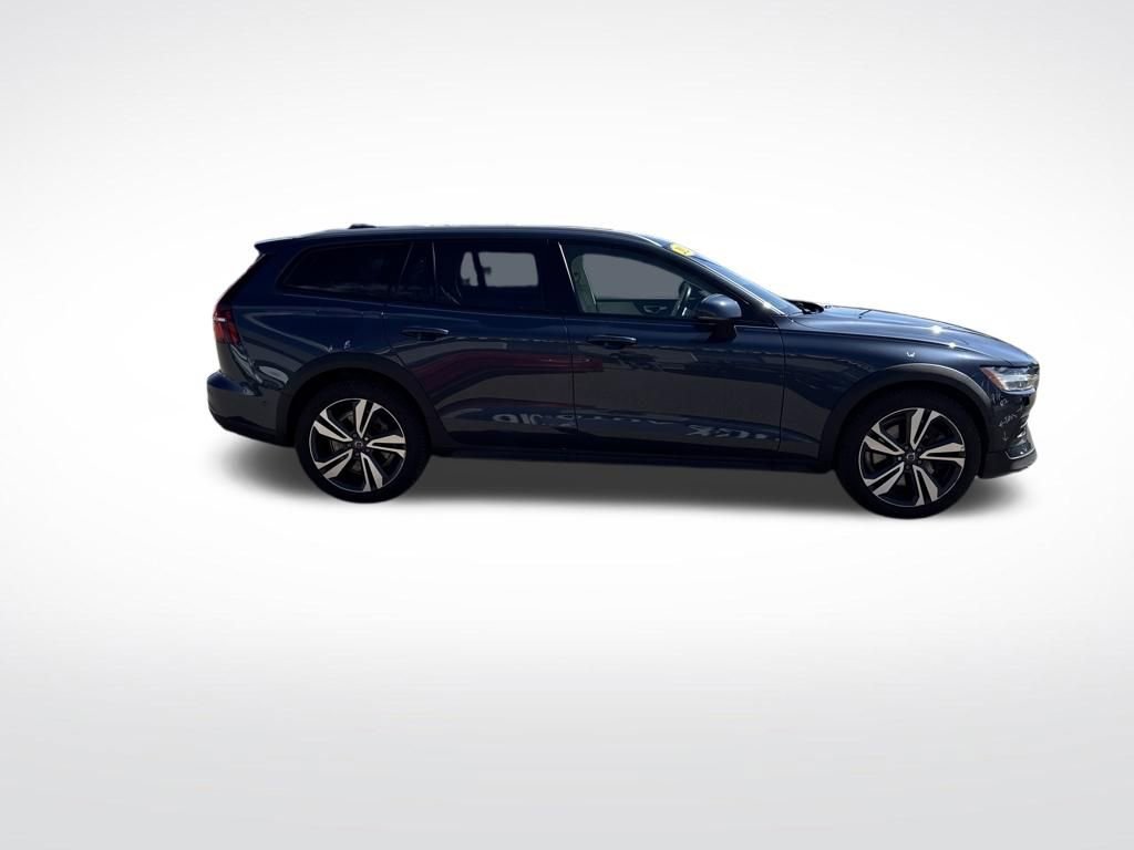 Used 2023 Volvo V60 B5 Cross Country Plus w/ Climate Package AWD/4WD image 11