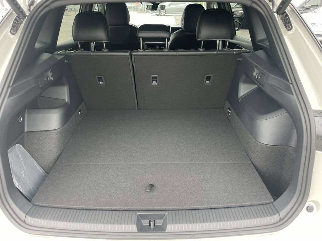 New 2026 Volkswagen Tiguan SE R-Line AWD/4WD image 8