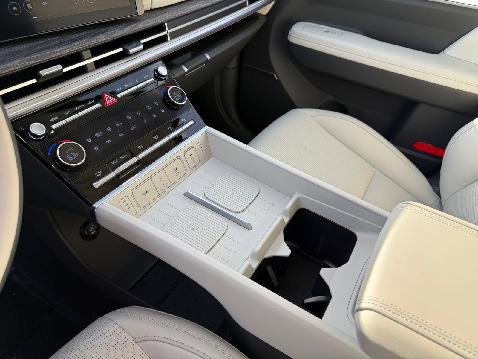 Certified 2025 Hyundai Santa Fe Calligraphy image 13