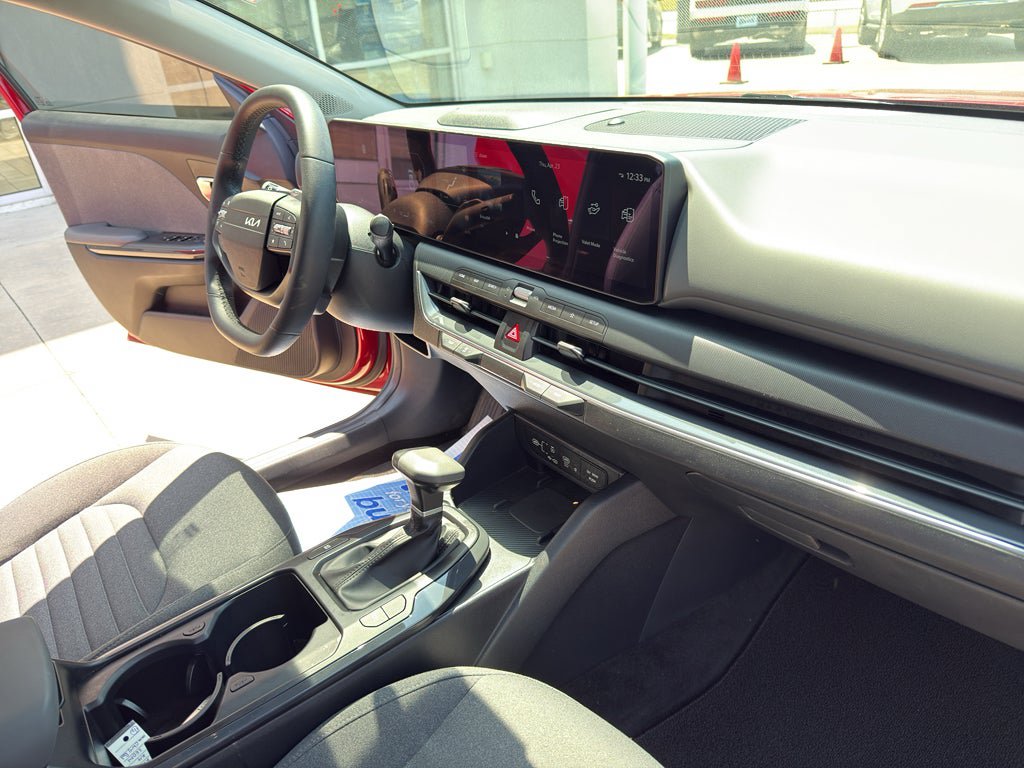 Used 2025 Kia K4 EX FWD image 28