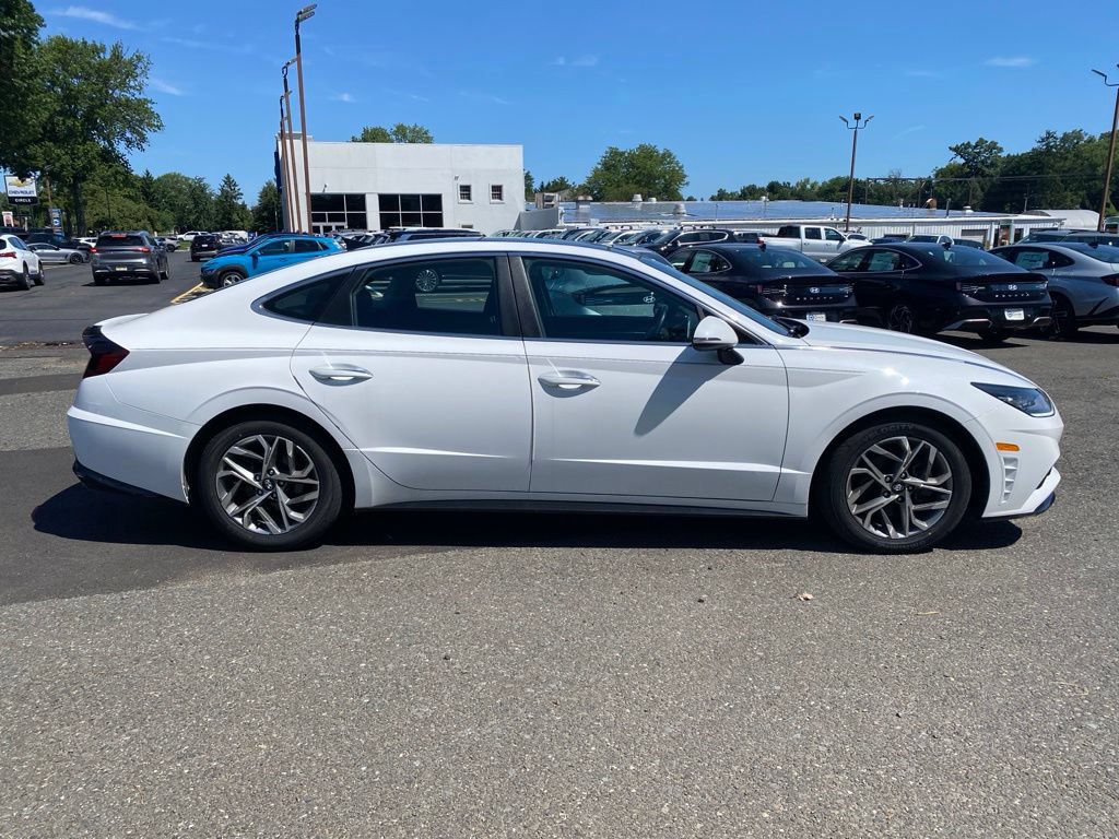Certified 2023 Hyundai Sonata SEL w/ Convenience Package FWD image 2