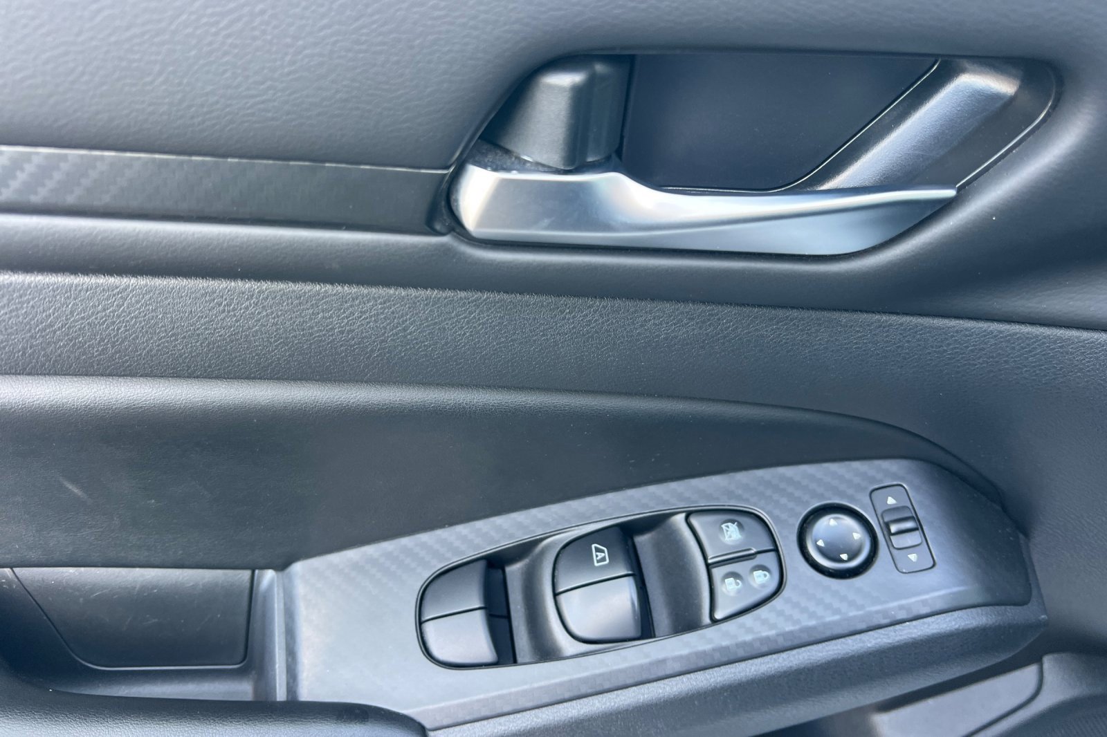 Used 2024 Nissan Altima 2.5 SV image 11