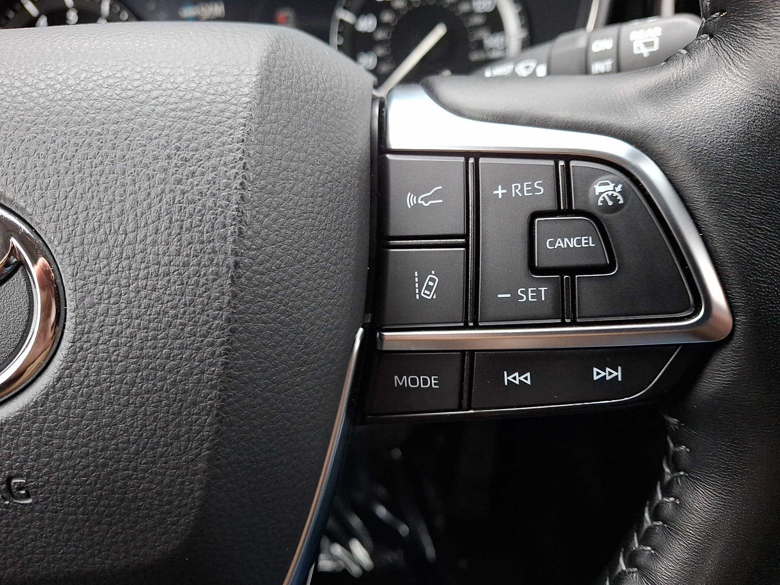 Used 2020 Toyota Highlander Limited image 24