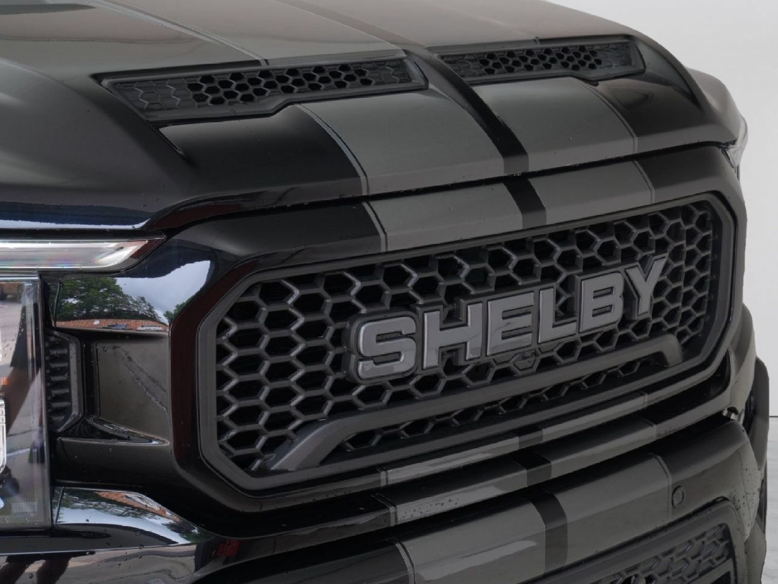 Used 2022 Ford F150 Lariat w/ Equipment Group 502A High AWD/4WD image 2