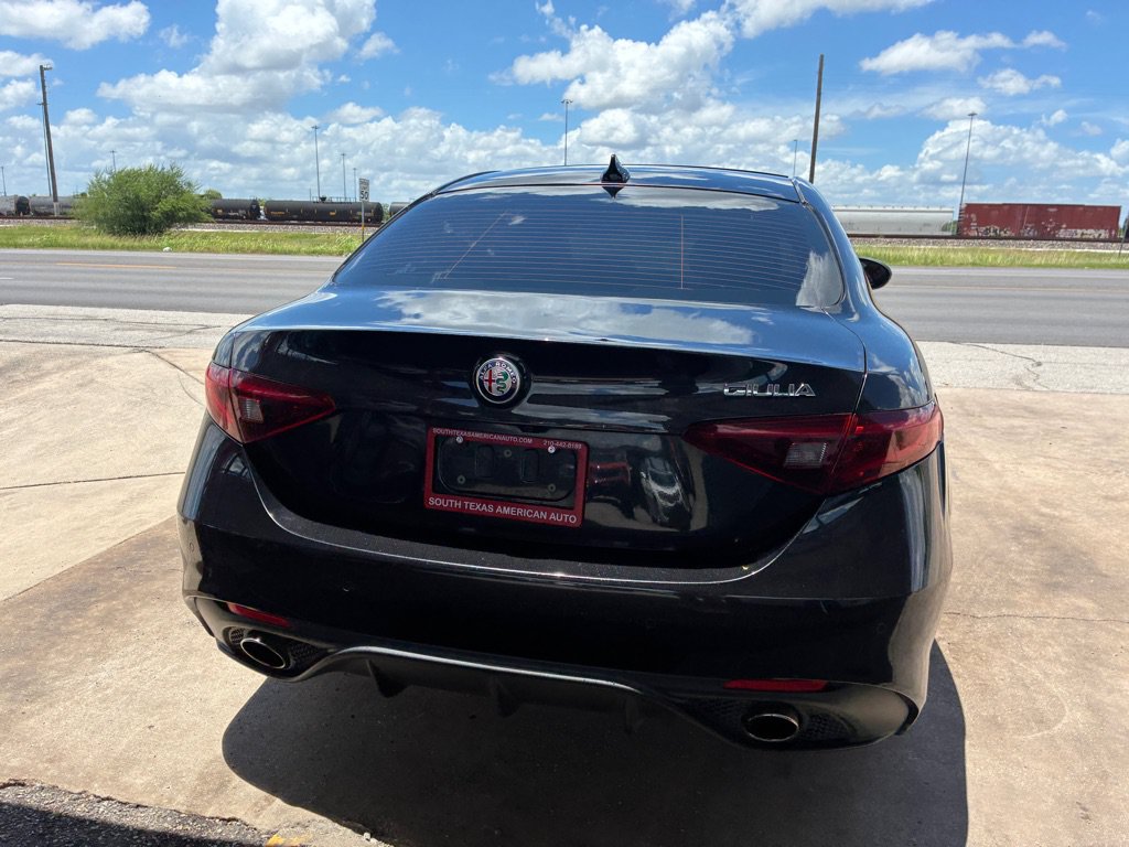 Used 2017 Alfa Romeo Giulia RWD image 19