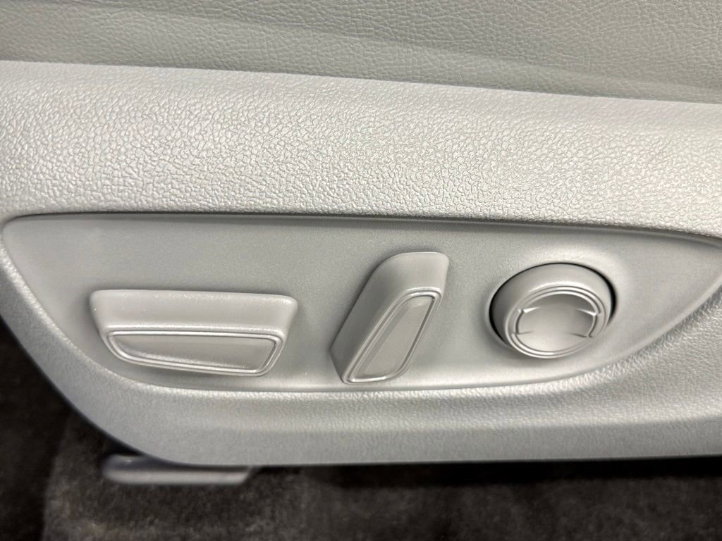 Used 2026 Toyota Highlander Platinum image 22