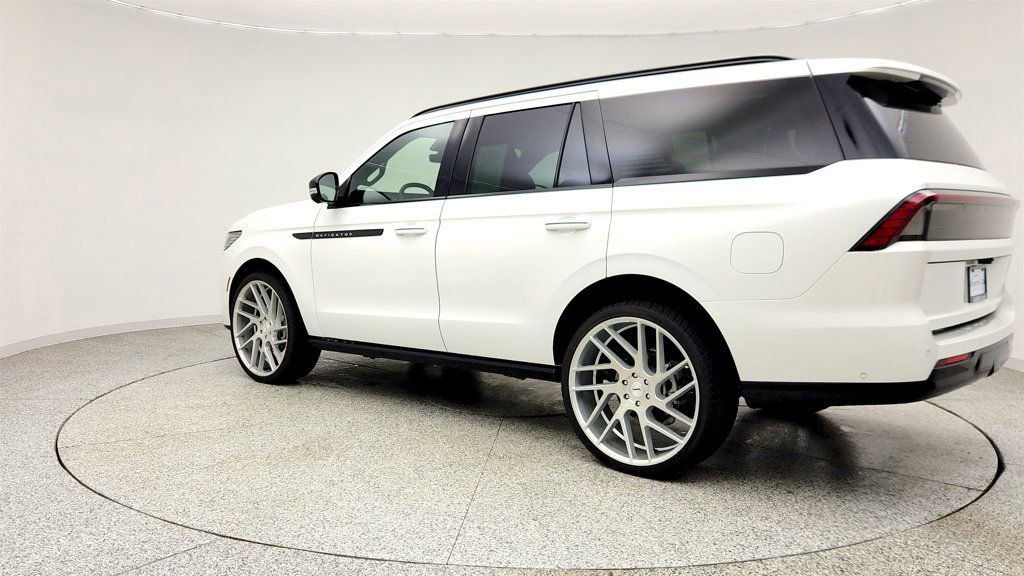 Used 2025 Lincoln Navigator Reserve w/ Jet Appearance Package image 7