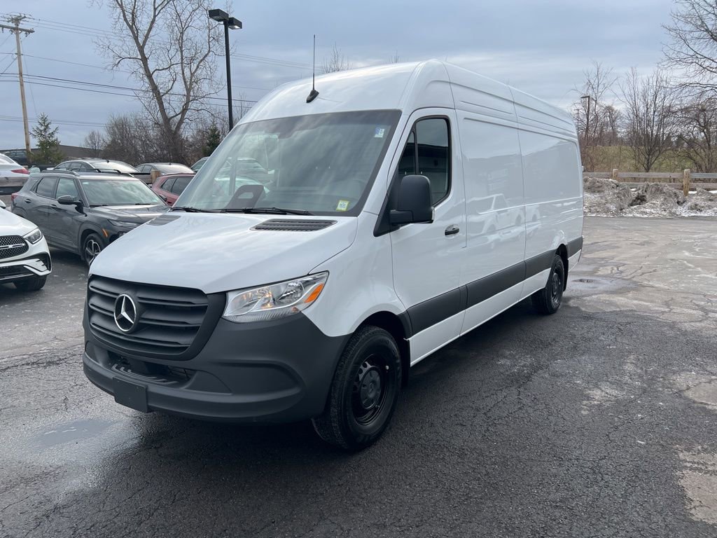Used 2025 Mercedes-Benz Sprinter 2500 image 3