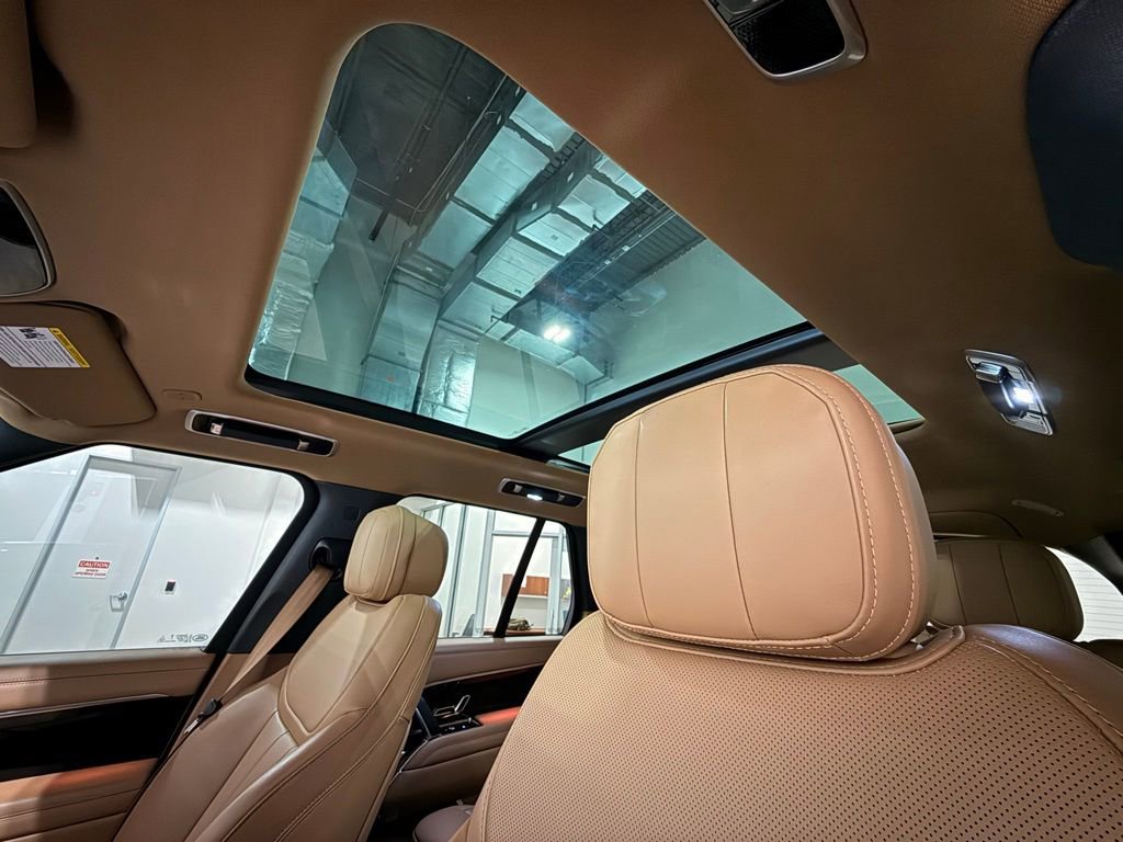 Used 2025 Land Rover Range Rover SE image 15