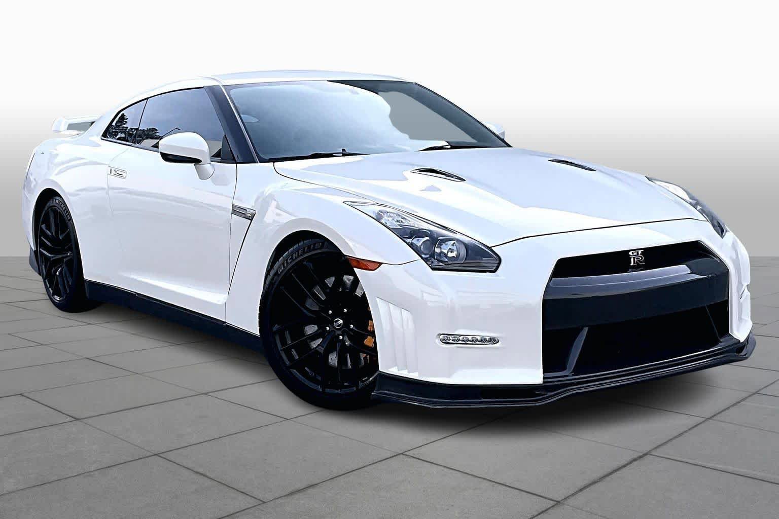 Used 2010 Nissan GT-R Premium image 2