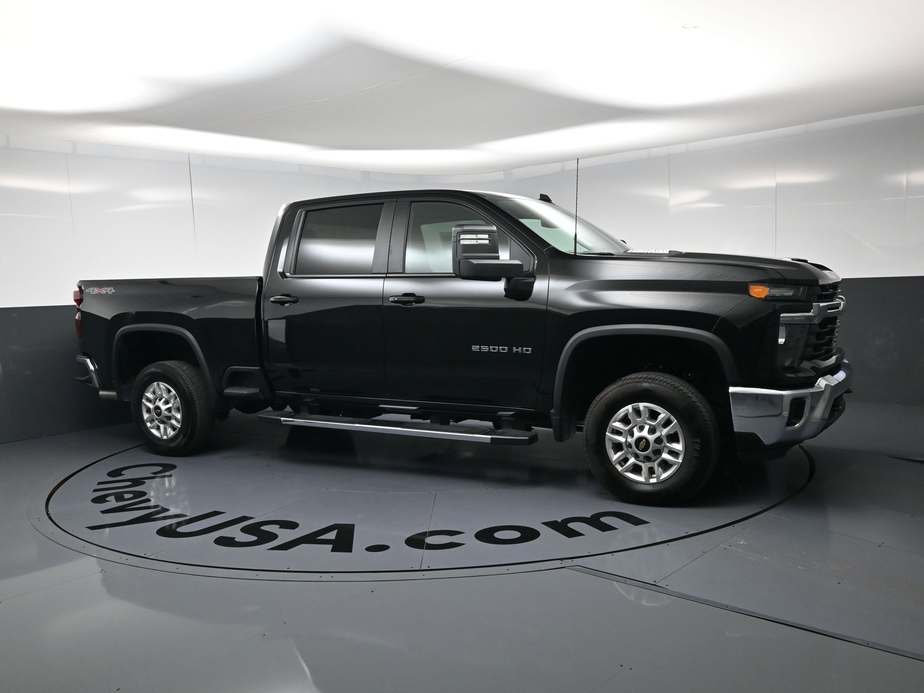 Used 2025 Chevrolet Silverado 2500 LT w/ Convenience Package AWD/4WD image 2