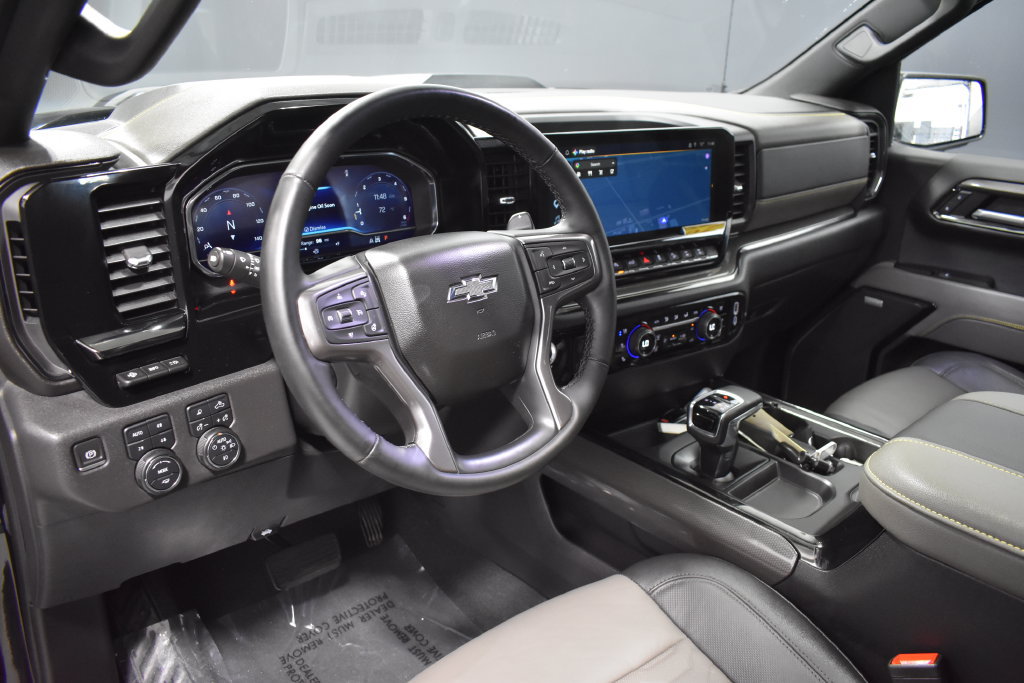 Used 2023 Chevrolet Silverado 1500 ZR2 w/ Technology Package AWD/4WD image 4