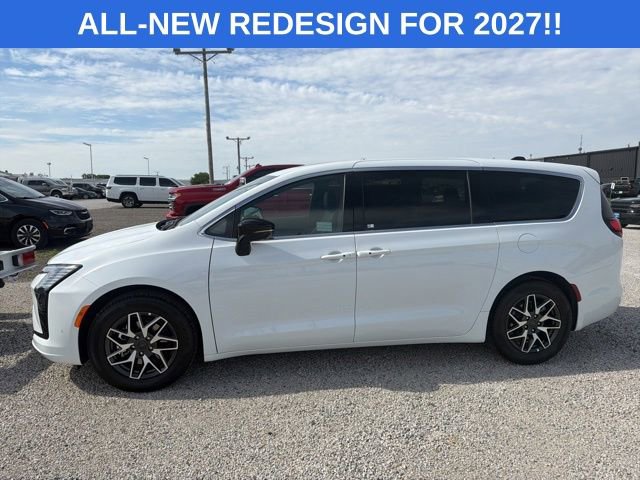 New 2027 Chrysler Pacifica Limited FWD image 4