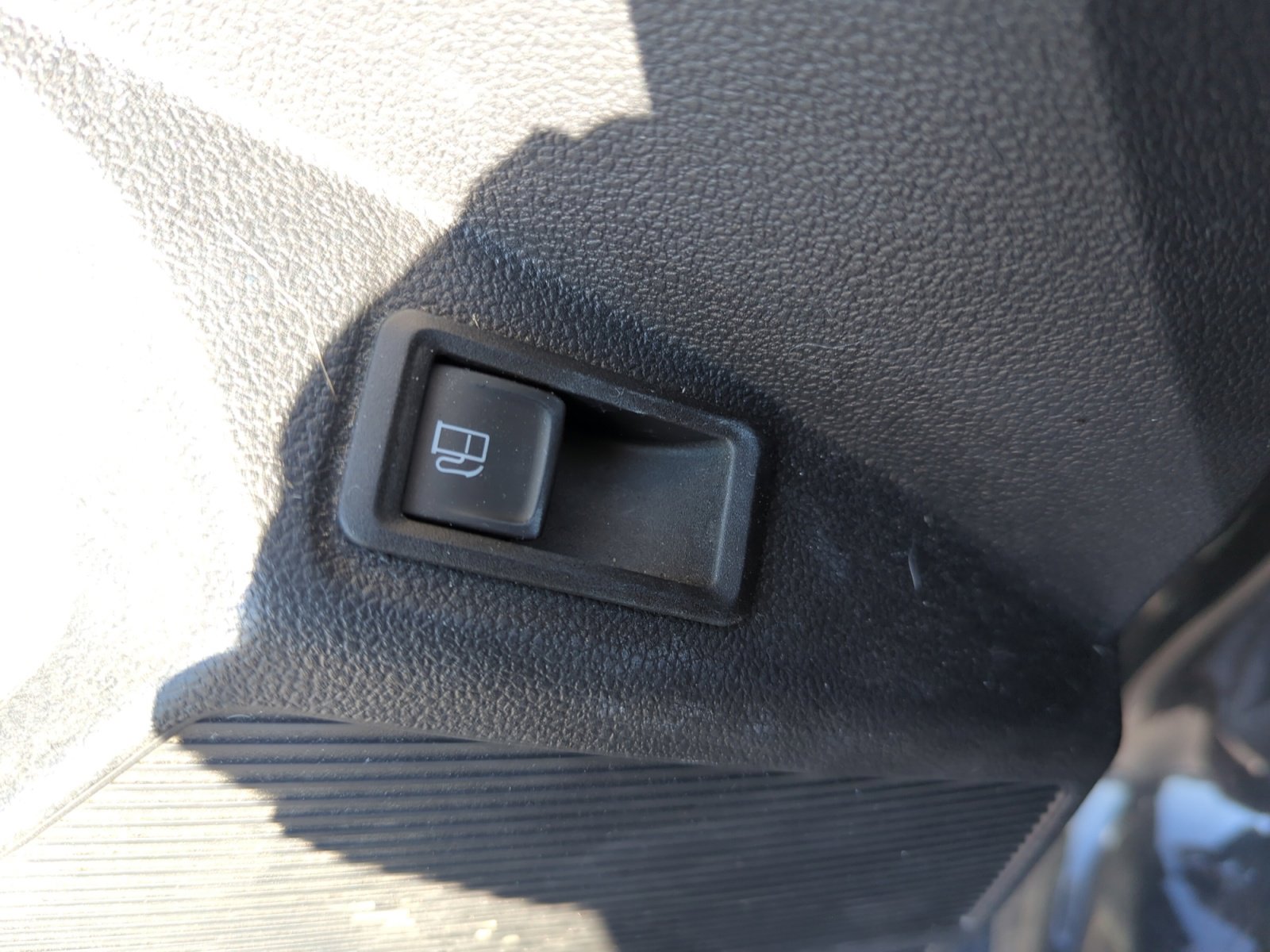 Certified 2022 Volkswagen Taos SE image 31