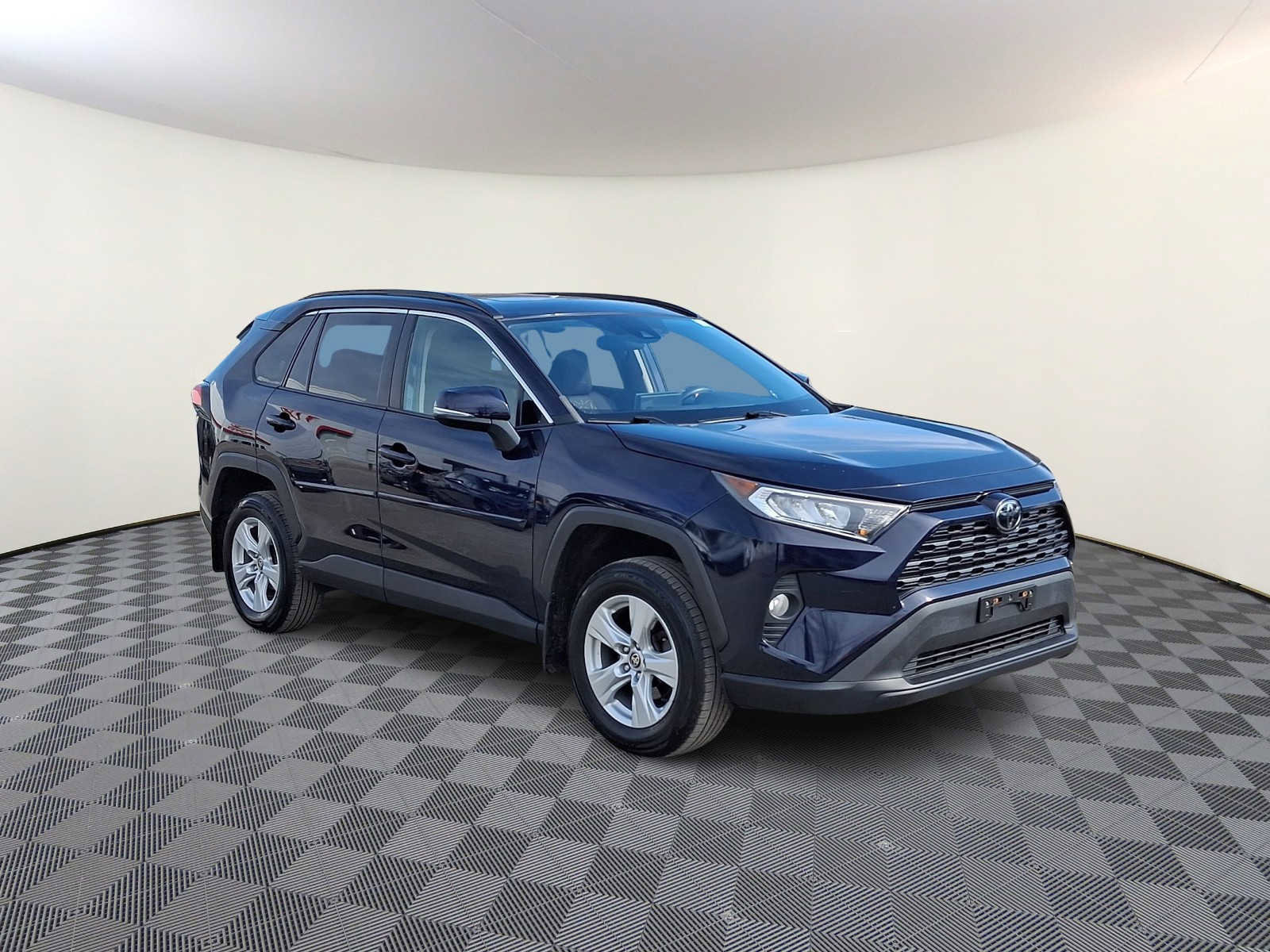 Used 2021 Toyota RAV4 XLE w/ Convenience Package image 5