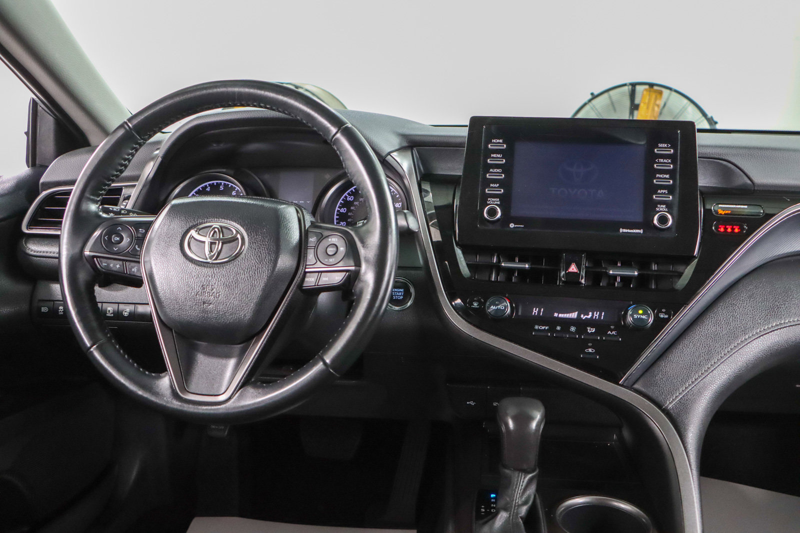 Used 2024 Toyota Camry SE w/ Cold Weather Package FWD image 17