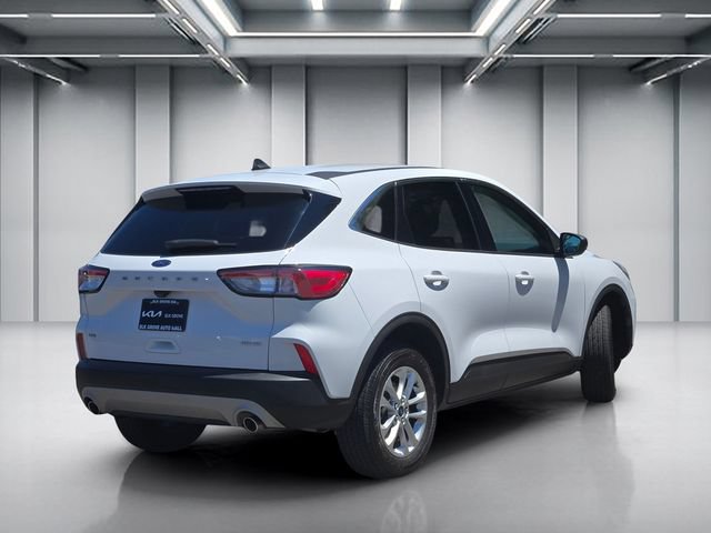 Used 2022 Ford Escape SE w/ Cold Weather Package AWD/4WD image 4