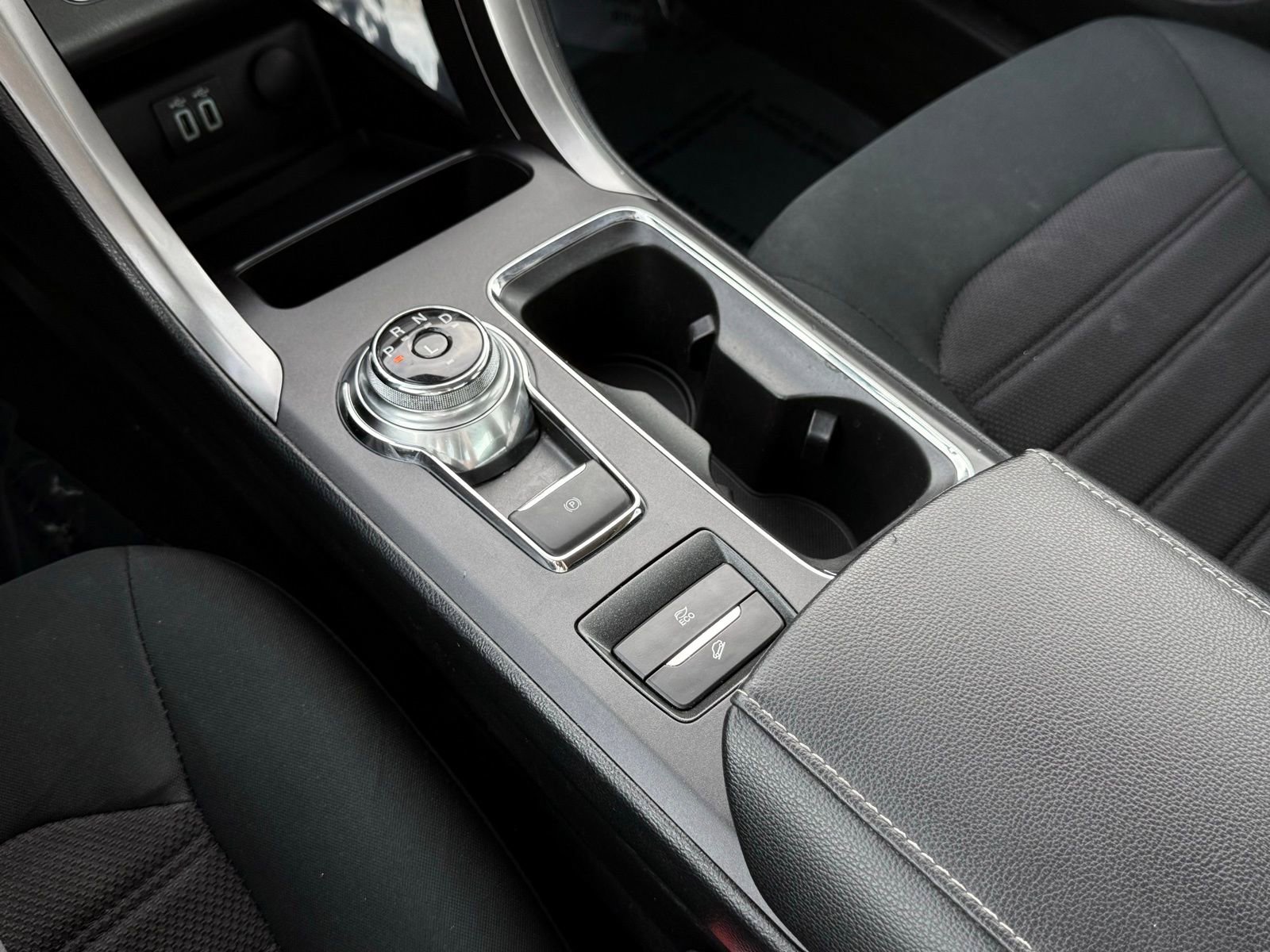 Used 2020 Ford Fusion SE FWD image 33