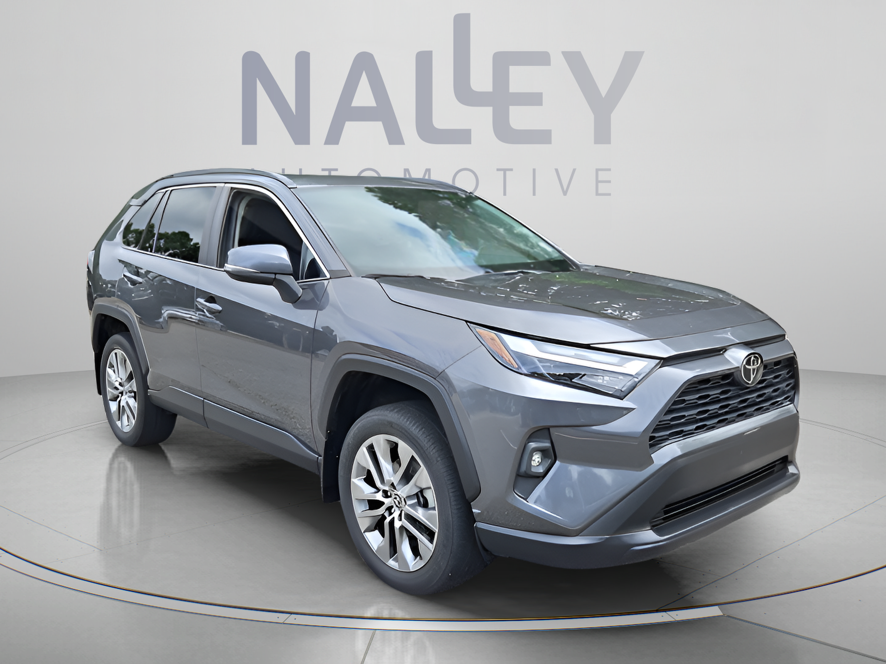 Used 2022 Toyota RAV4 XLE Premium FWD image 7