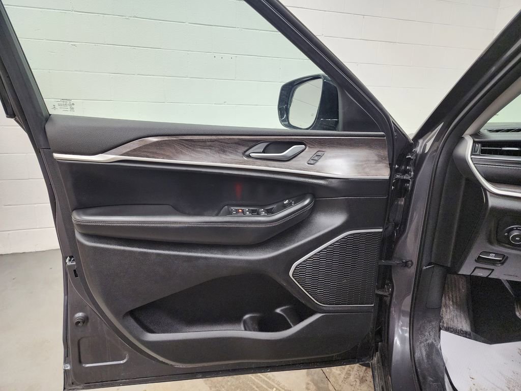 Used 2022 Jeep Grand Cherokee L Limited w/ MOPAR Finishing Package image 9