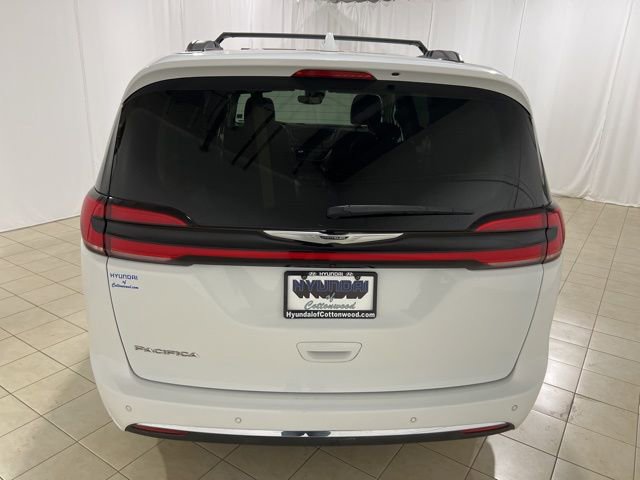 Used 2022 Chrysler Pacifica Touring-L image 4