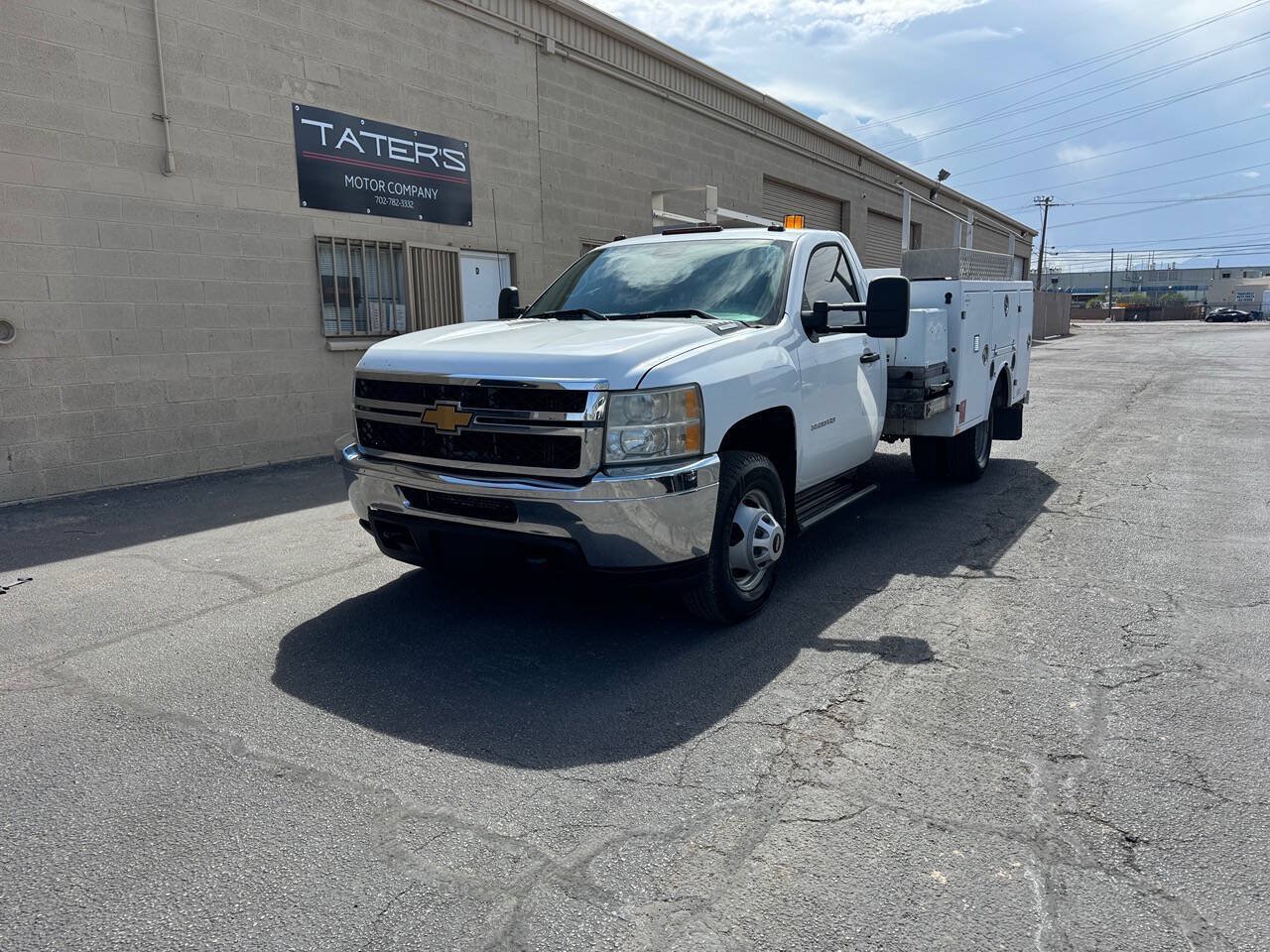 Used 2013 Chevrolet Silverado 3500 W/T RWD image 2