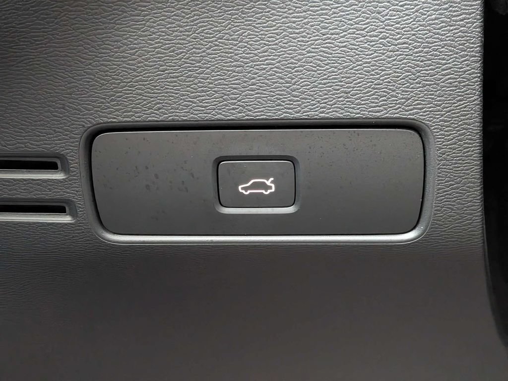 Certified 2023 Volvo XC40 Recharge Plus AWD/4WD image 34