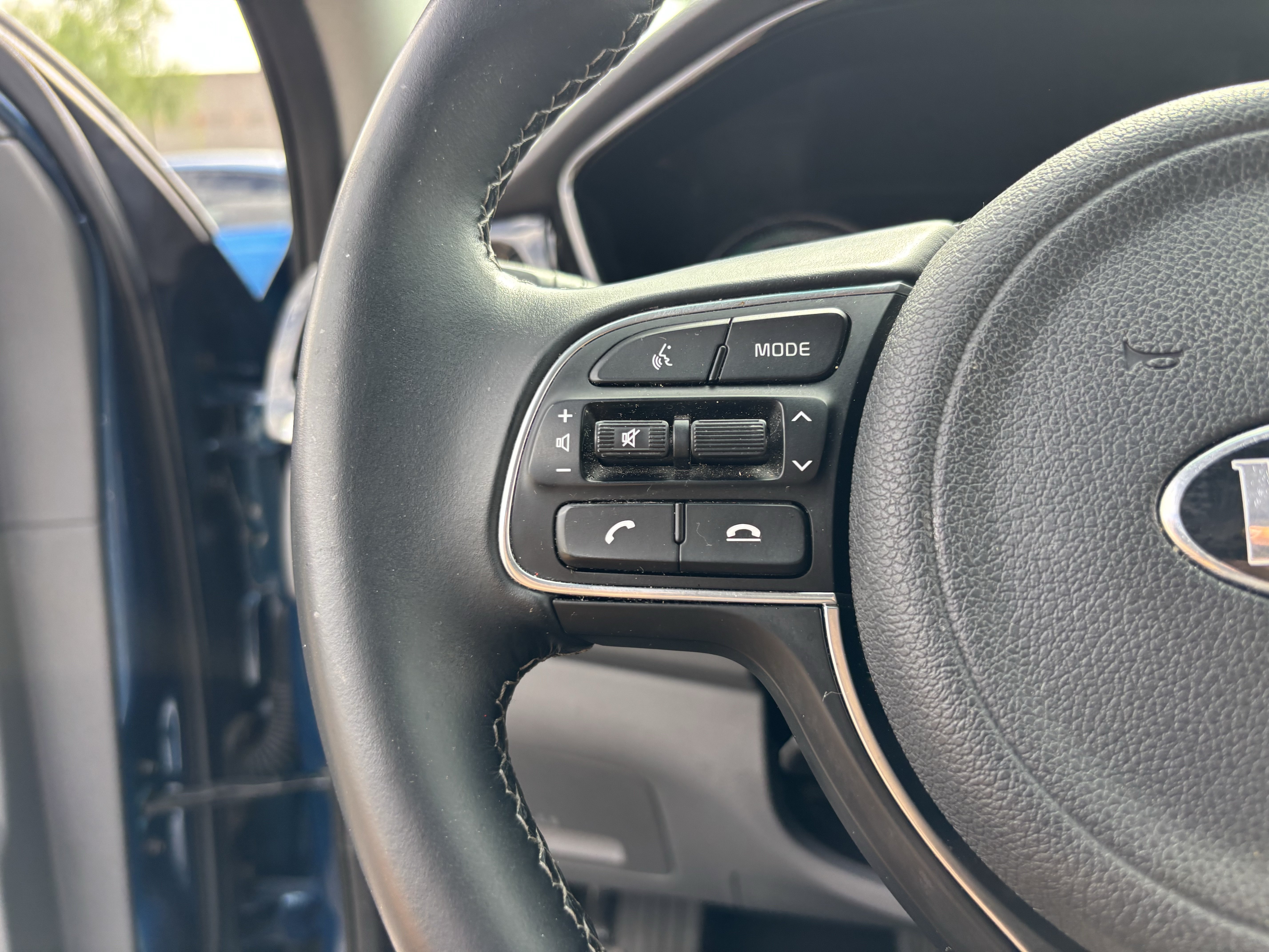 Used 2020 Kia Niro LXS FWD image 25