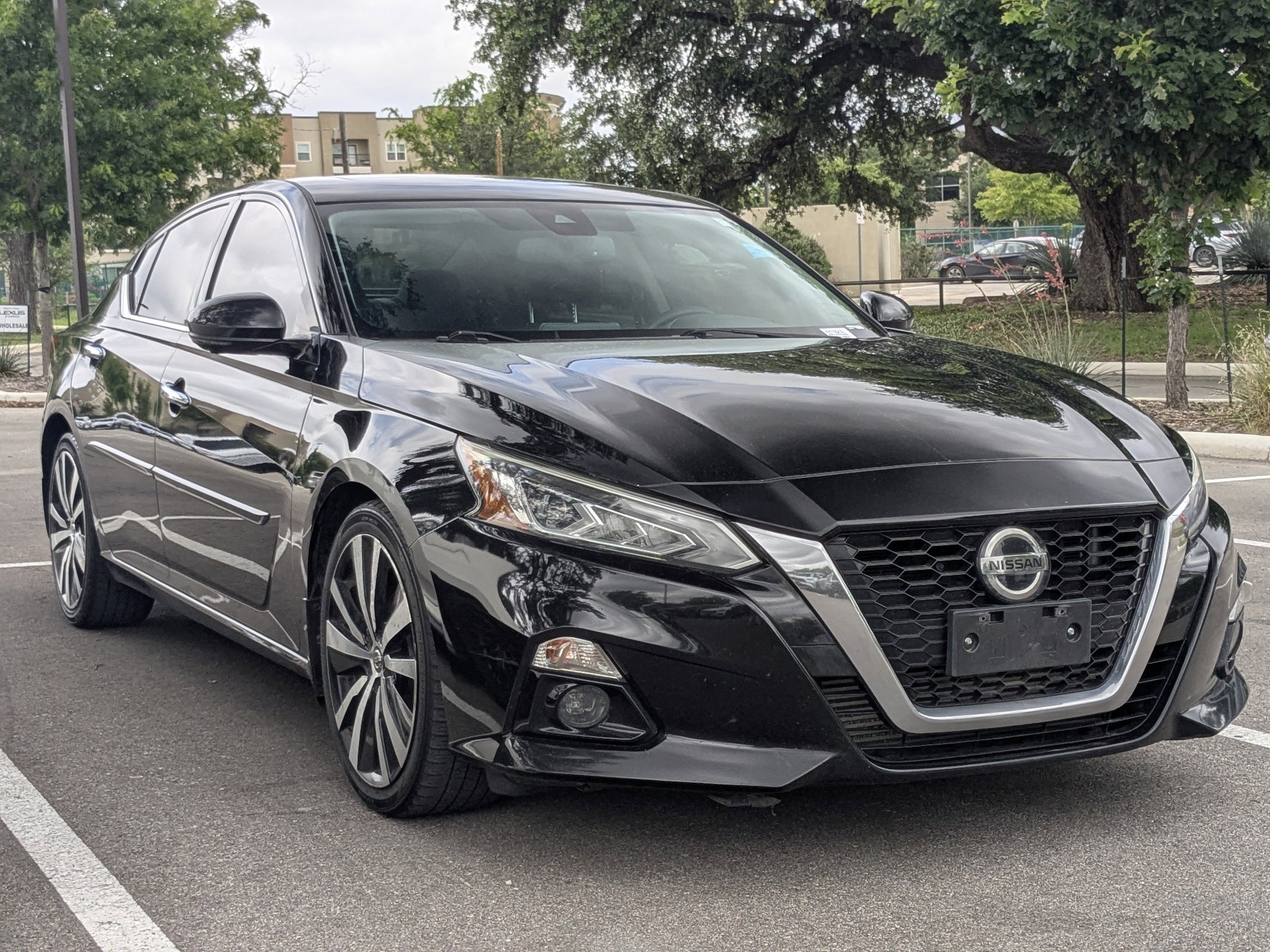 Used 2020 Nissan Altima 2.0 Platinum FWD image 1